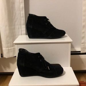 Black Wedges